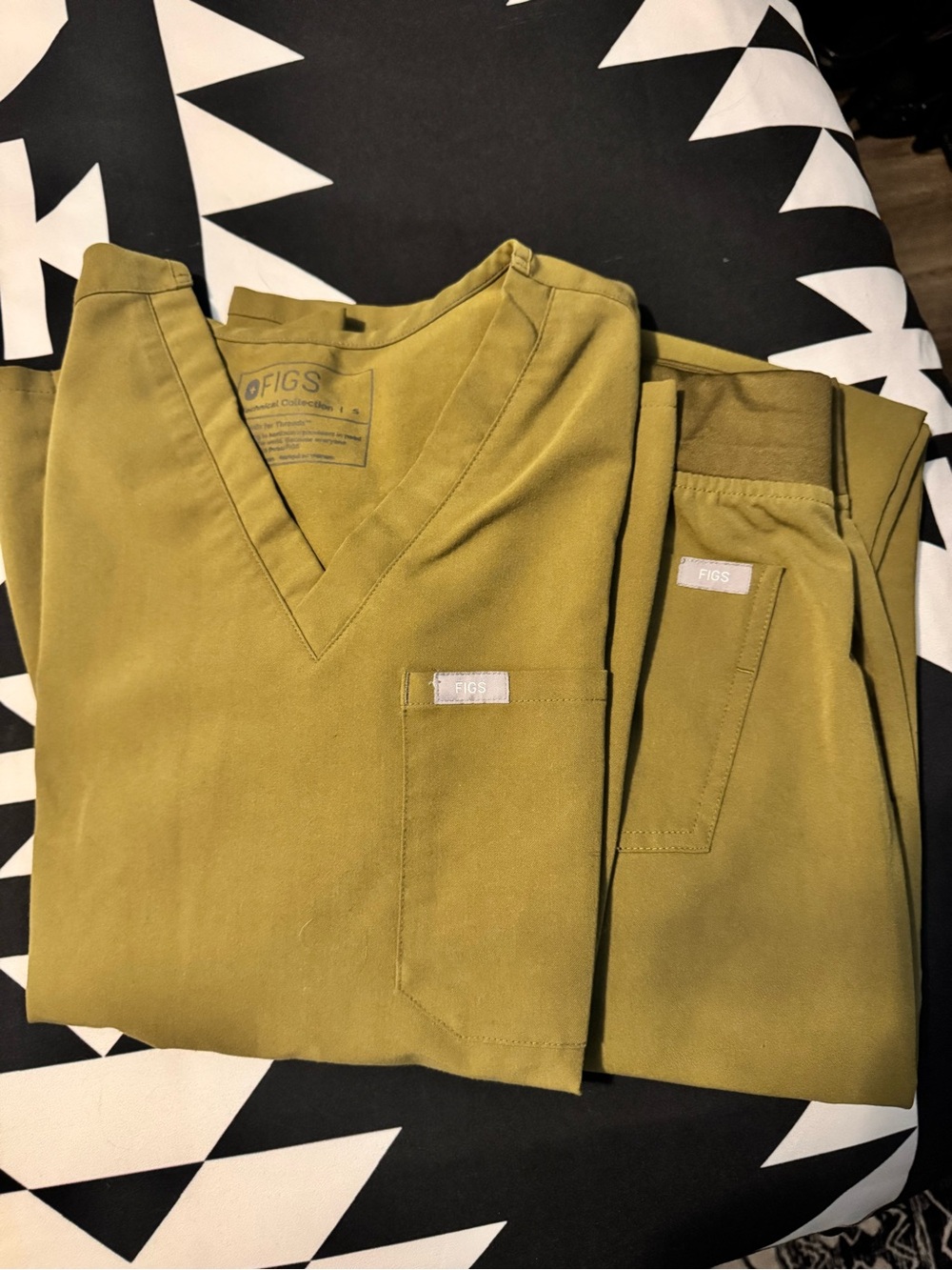 FIGS women’s Olive Green V-Neck Scrub Top and Pants Set